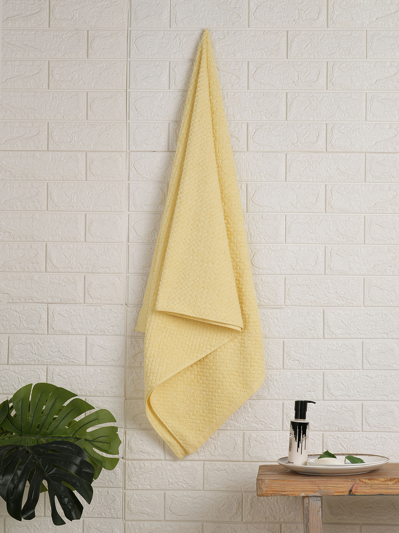 Spaces 100% Cotton High Absorbent Light Yellow Bath Towel For Men And Women