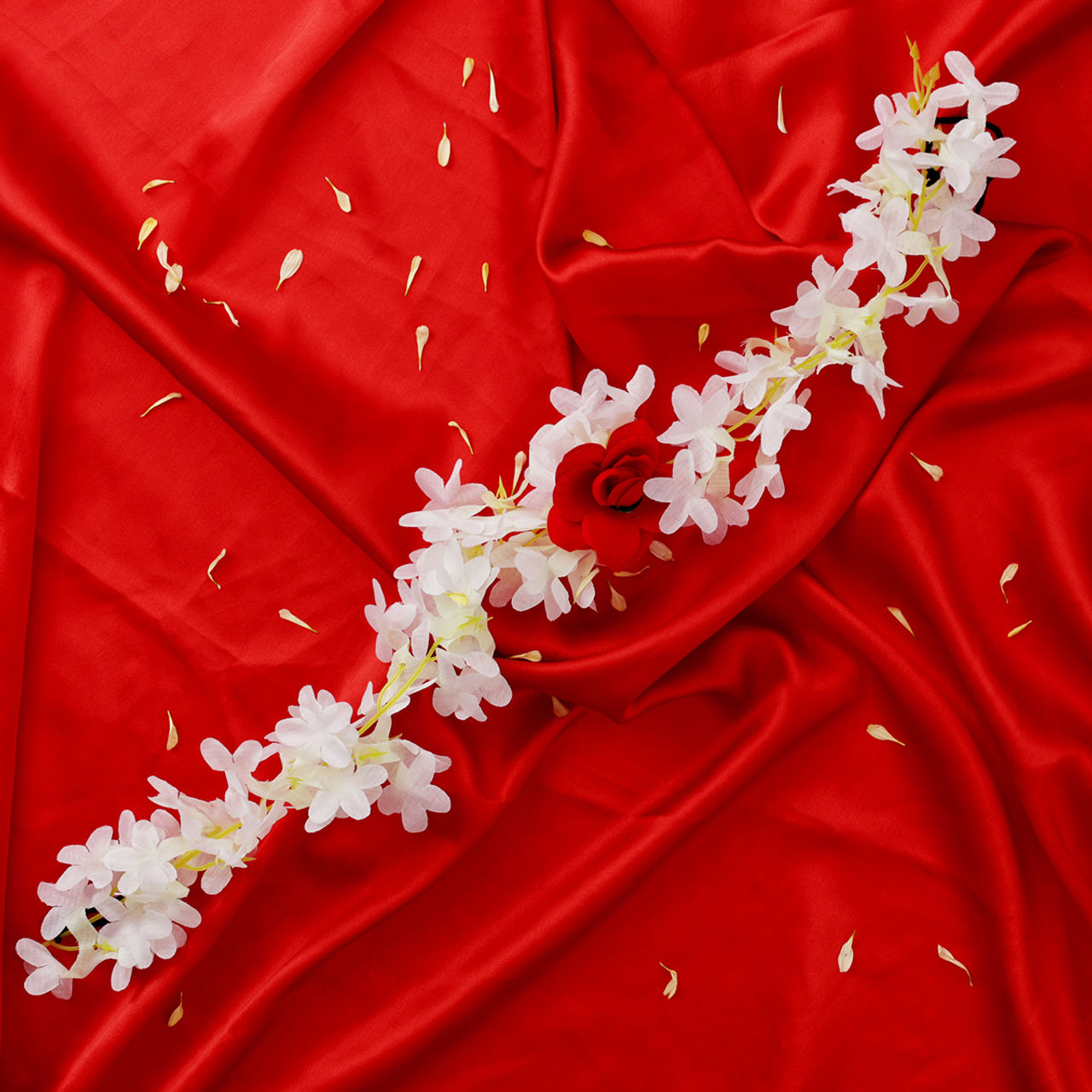 Oye Happy Ivory White Gajra( Artificial )
