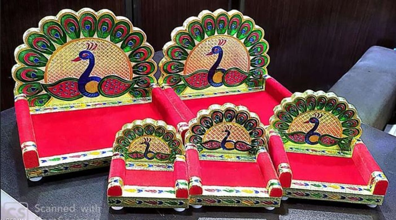 Tomuncle Laddu Gopal Singhasan Seat with Moor Meenakari