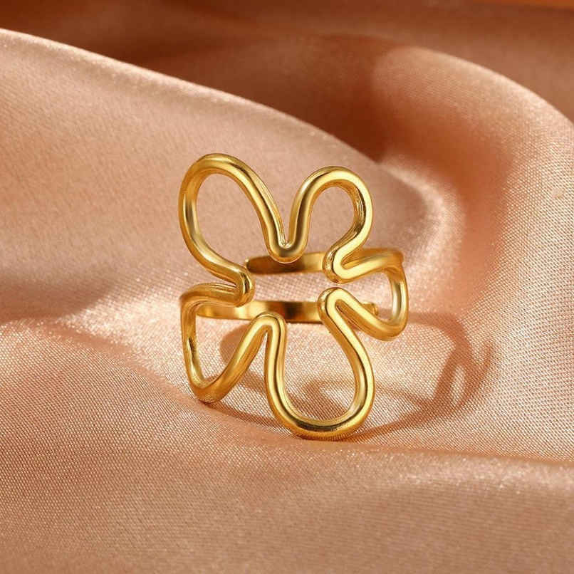 Estailo Fashion Floral Charm Ring | R0001345 | Gold