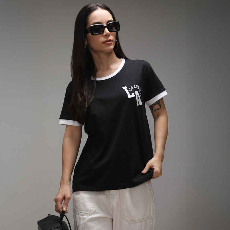 Dillinger Women's Short Sleeve Boxy Regular Varsity Embroidery T-shirt | Black - M