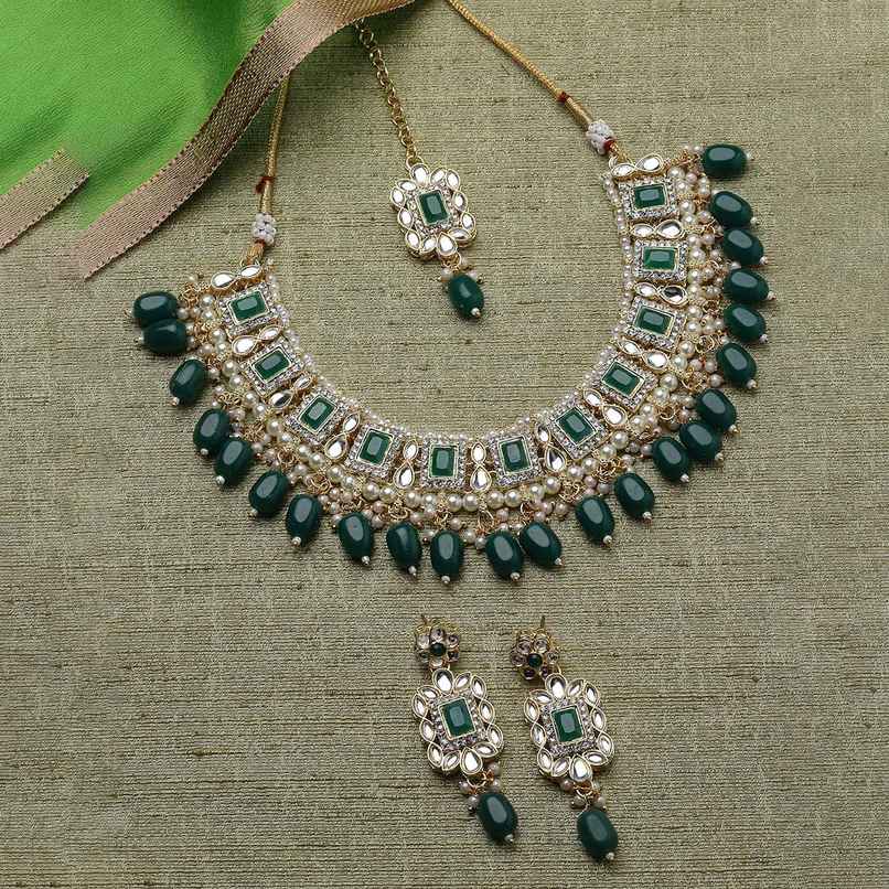 Sukkhi Glitzy Gold Plated Green Kundan & Beads Studded Choker Necklace Set Sukkhi Glitzy Gold Plated Green Kundan & Beads Studded Choker Necklace Set