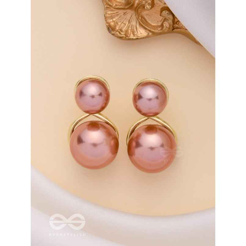 Everstylish Loop-de-loop - Golden Pearl Studs