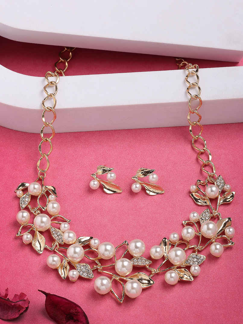 Scintillare By Sukkhi Gold Plated Crystal Choker Necklace & Studs Earring Jewellery Set For Women