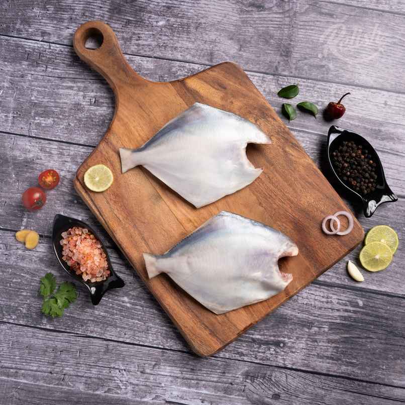 Relish White Pomfret Whole And Cleaned | Energy - 150 kcal | Protein - 18 g / 100 g Relish White Pomfret Whole And Cleaned | Energy - 150 kcal | Protein - 18 g / 100 g