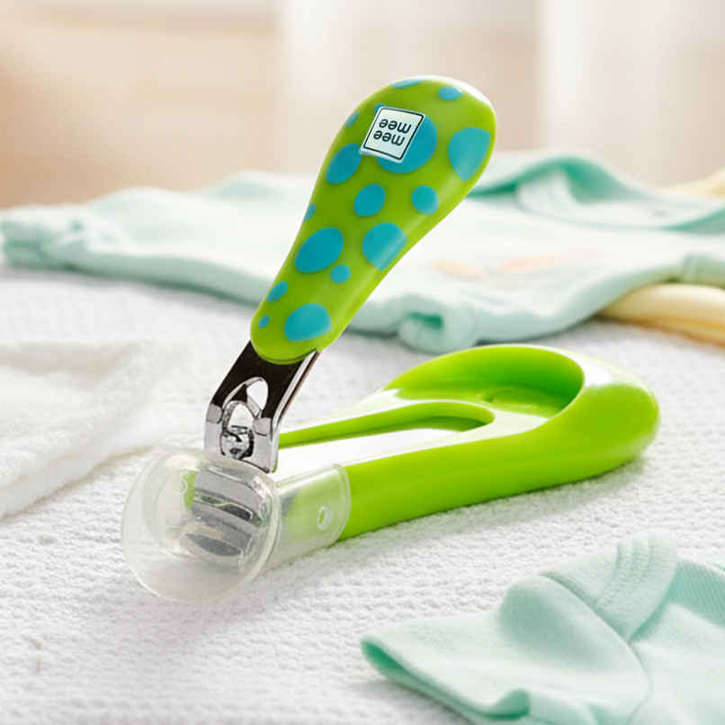 Mee Mee Protective Baby Nail Clipper/Cutter with Skin Guard (Green) Mee Mee Protective Baby Nail Clipper/Cutter with Skin Guard (Green)