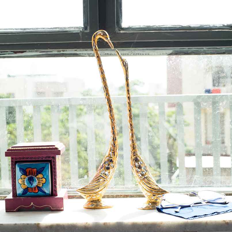 eCraftIndia Elegant Silver and Golden Kissing Swan Couple Statue