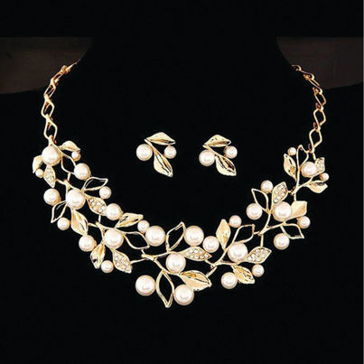 YouBella Stylish Latest Design Necklace Set Jewellery Set for Women (Golden)