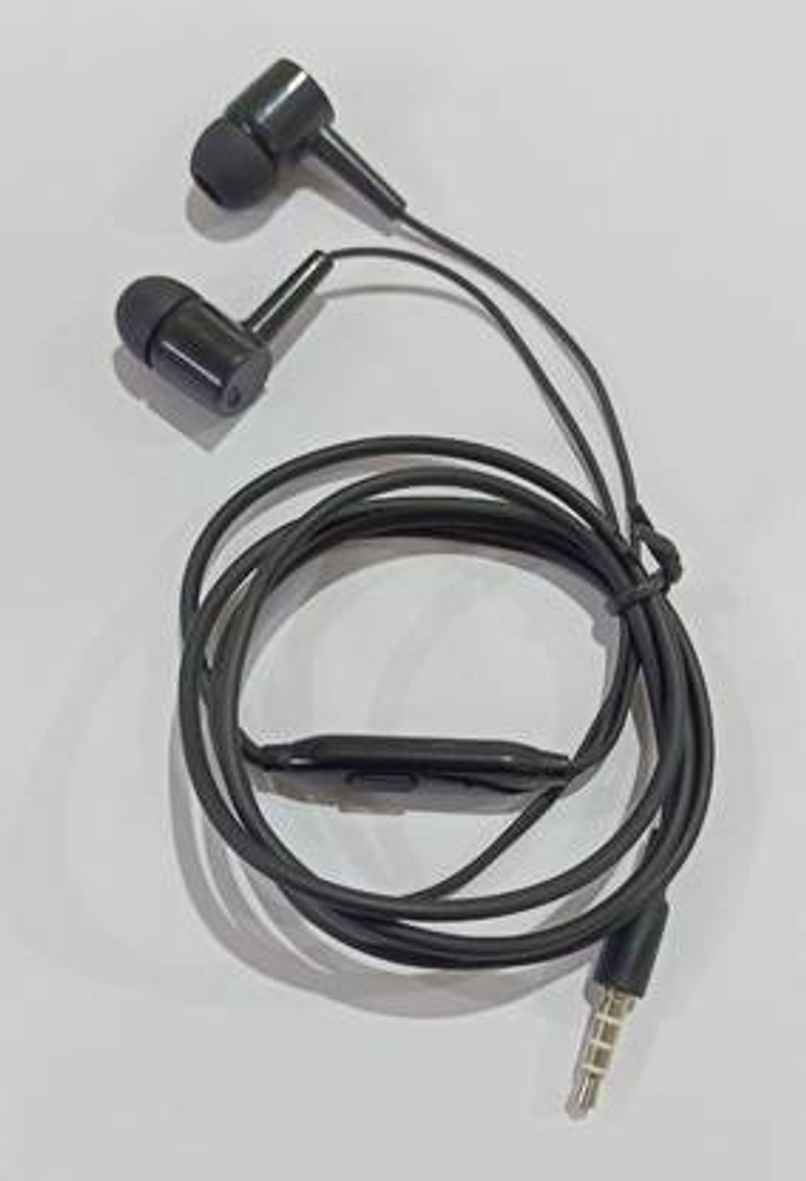 basics IND Wired earphone With Mic | Black