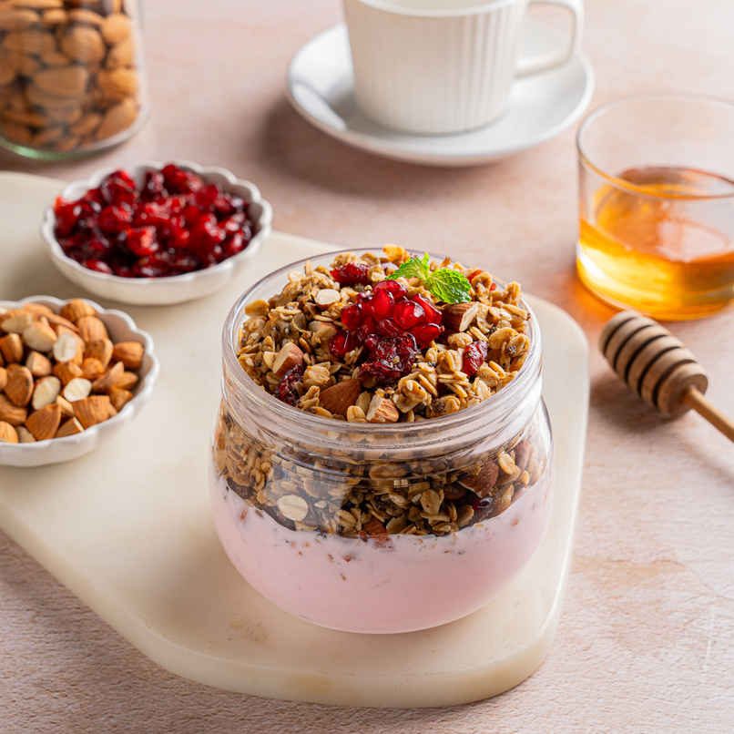 Muesli with Strawberry Greek Yogurt