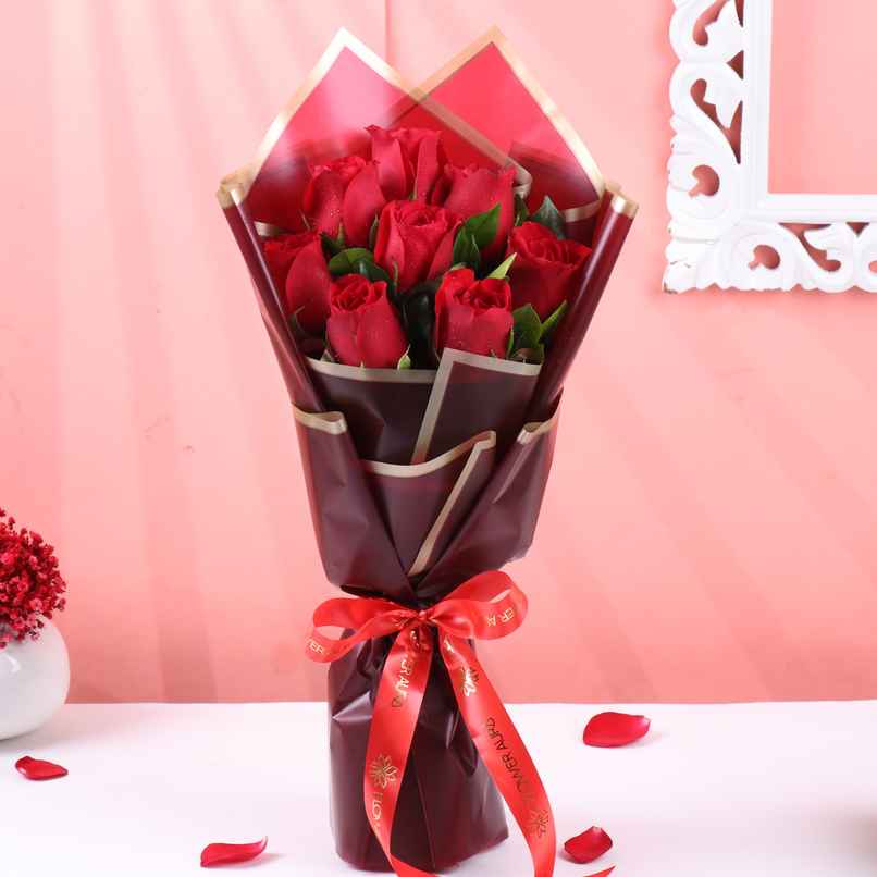 FlowerAura Wine Wrapped 8 Red Roses (In a Box) FlowerAura Wine Wrapped 8 Red Roses (In a Box)