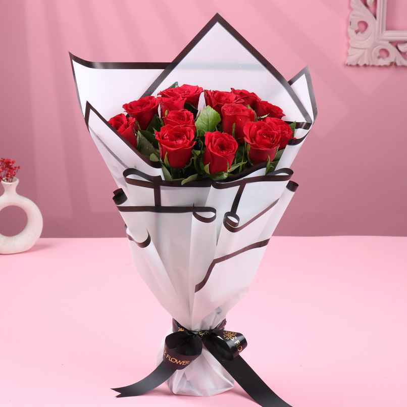 FlowerAura Classic 12 Red Roses Bouquet in White Paper