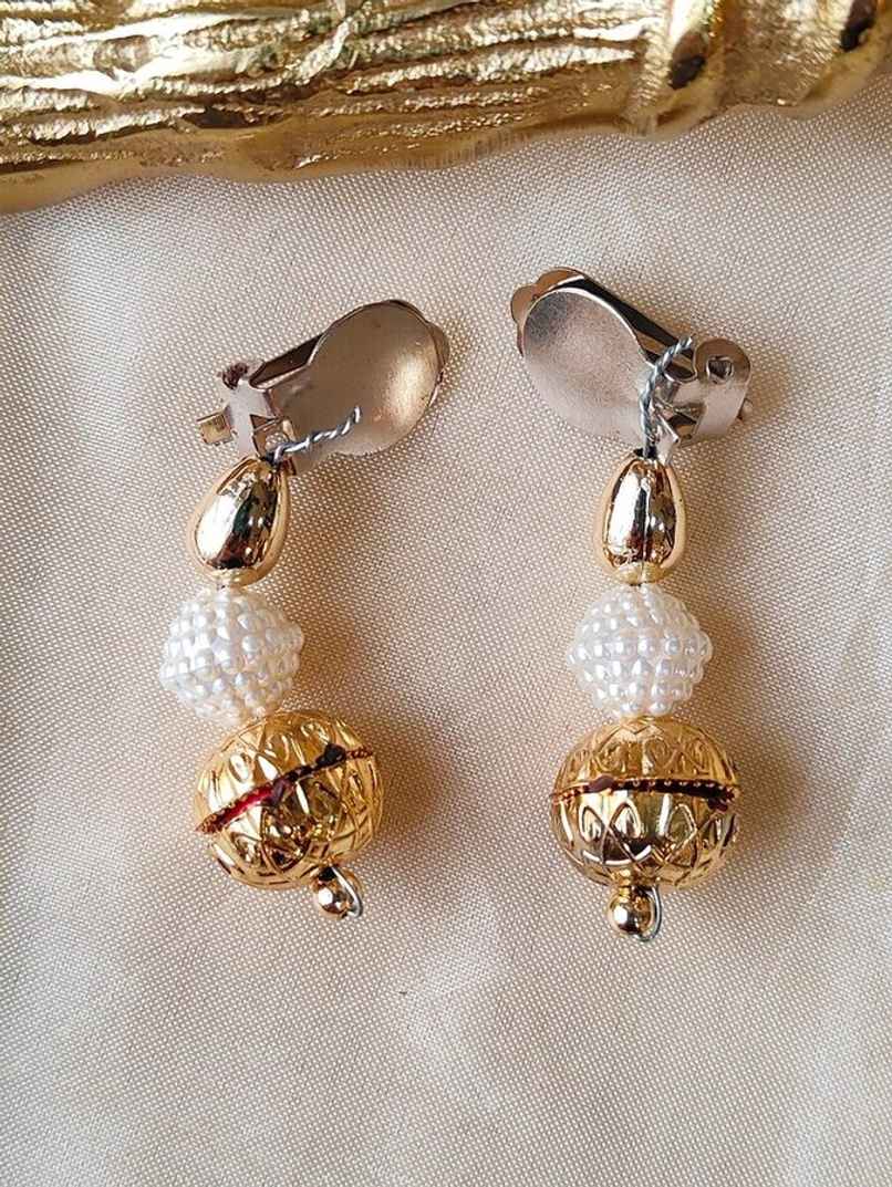 Kids Earring Clip With Moti Work - 4.5 x 0.5 cm Kids Earring Clip With Moti Work - 4.5 x 0.5 cm