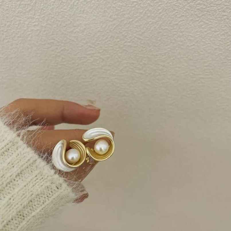 Estailo Fashion Pearl Stud Earrings | E0001375 | White