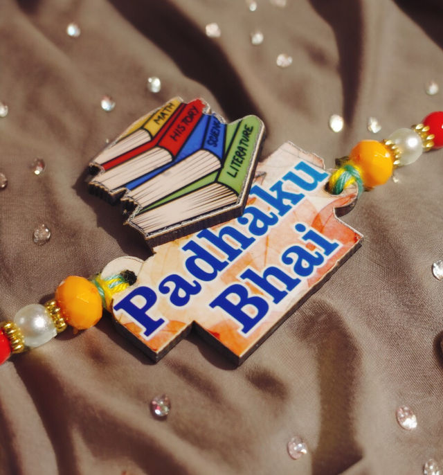 House Of Festivals Padhaku Bhai Wooden Pendant Rakhi With Moti