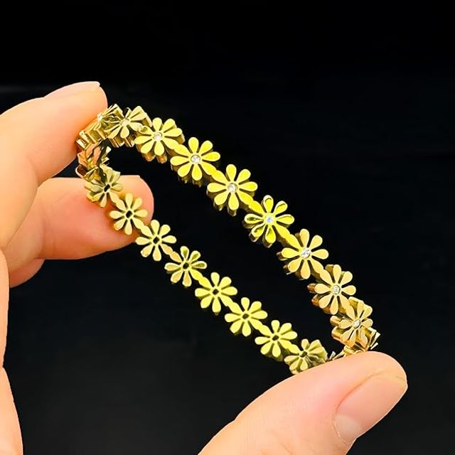 Beautynx Golden Daisy Bloom Bracelet - Buy at ₹419 Online